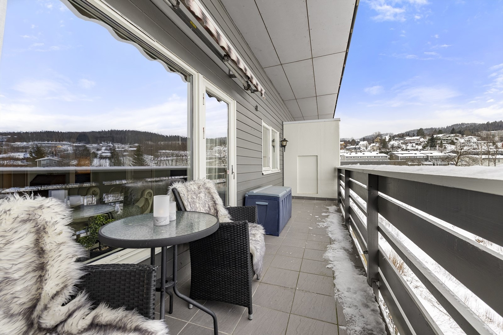 Her er det rikelig med plass til sittegruppe, grill og uteplanter. Galleribilde