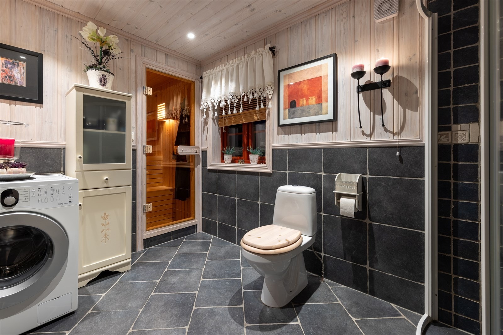 Etter en lang skitur innover fjellet kan hytta friste med badstu Galleribilde