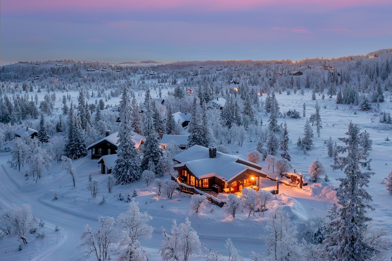 Innerst i vakre Nesfjellet. Godt etablert hytteområdet med kort vei til Nystølen og videre innover i fjellet Galleribilde
