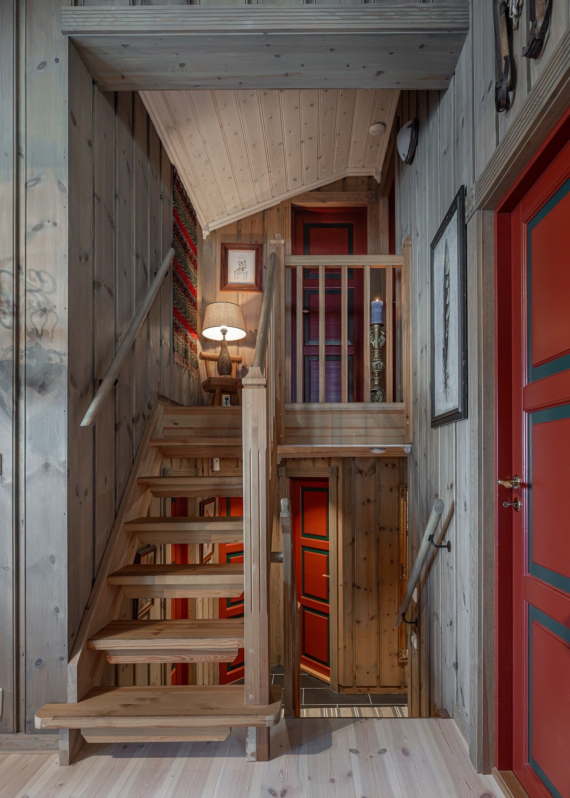 Velkommen en halvetasje opp for de to siste rommene som blir benyttet som soverom Galleribilde