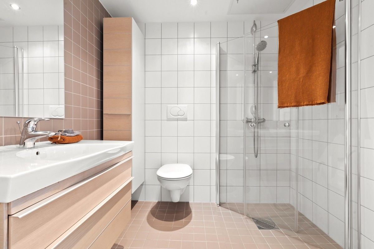 Bad med dusjhjørne Galleribilde