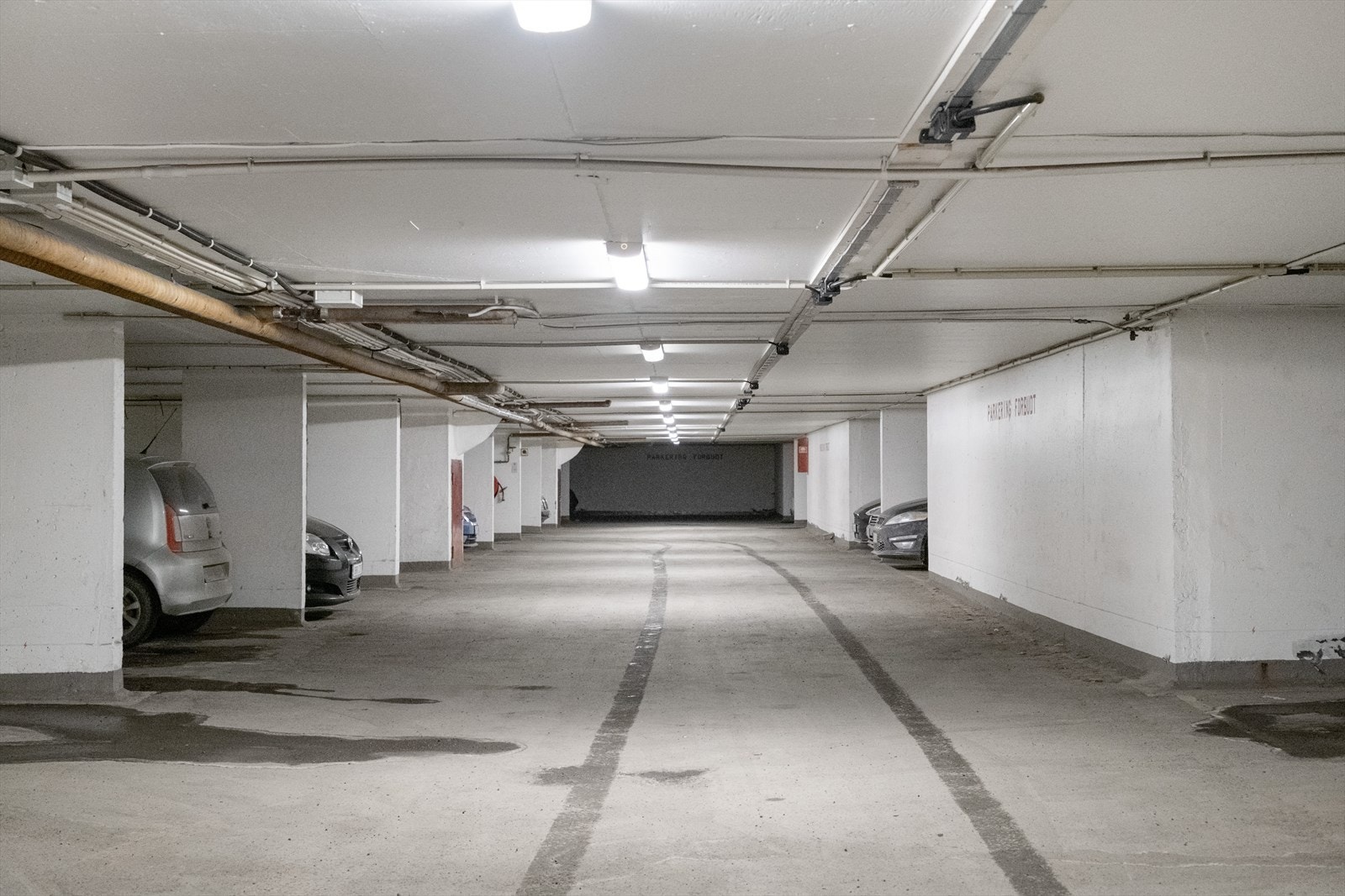 Garasjeplass i lukket anlegg medfølger leiligheten Galleribilde