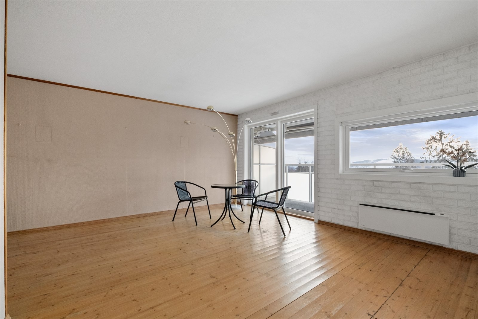 Fra stuen er det adkomst ut til balkong Galleribilde