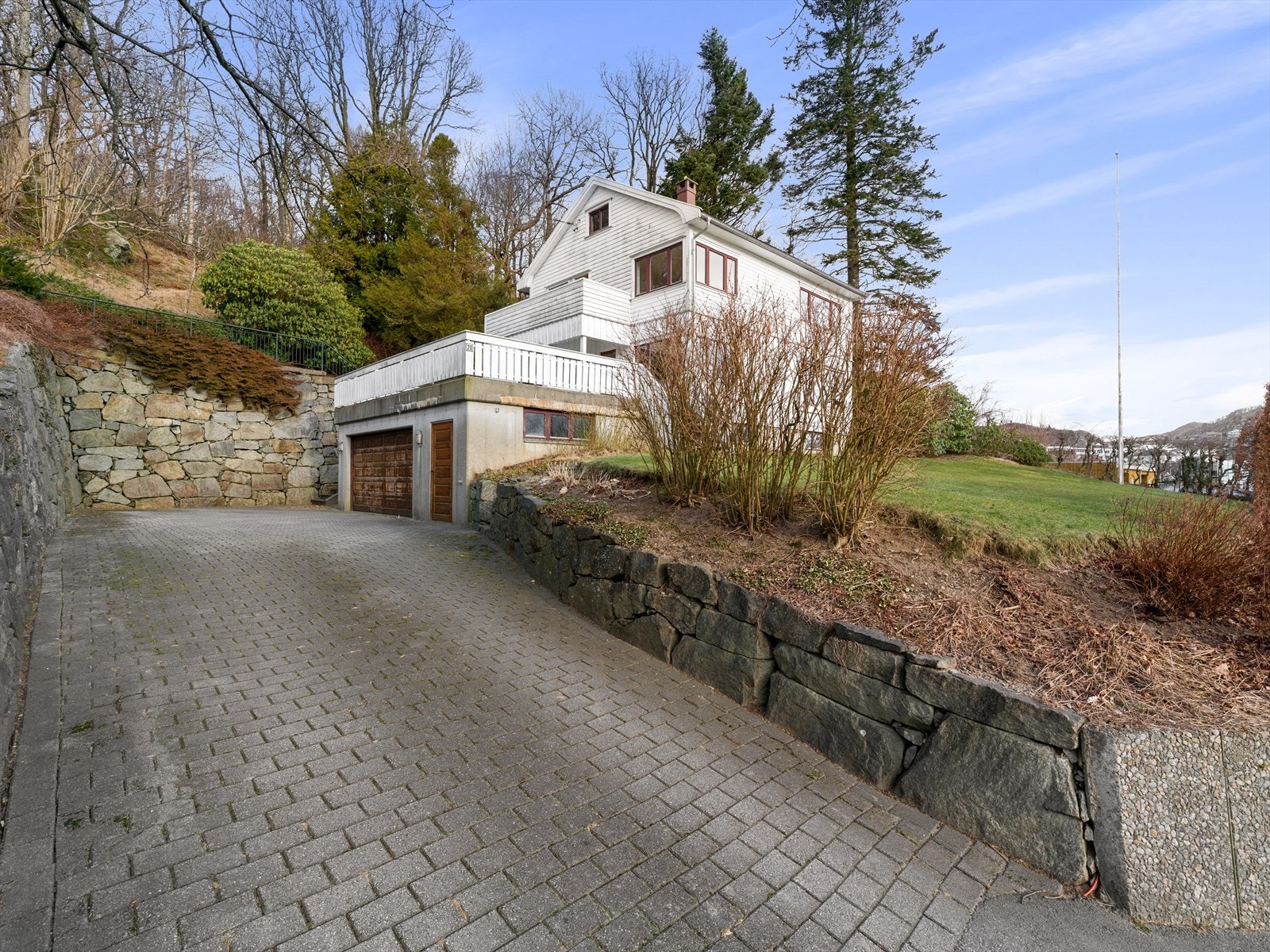 Sentrumsnær enebolig med tomt på hele 1233 kvm Galleribilde