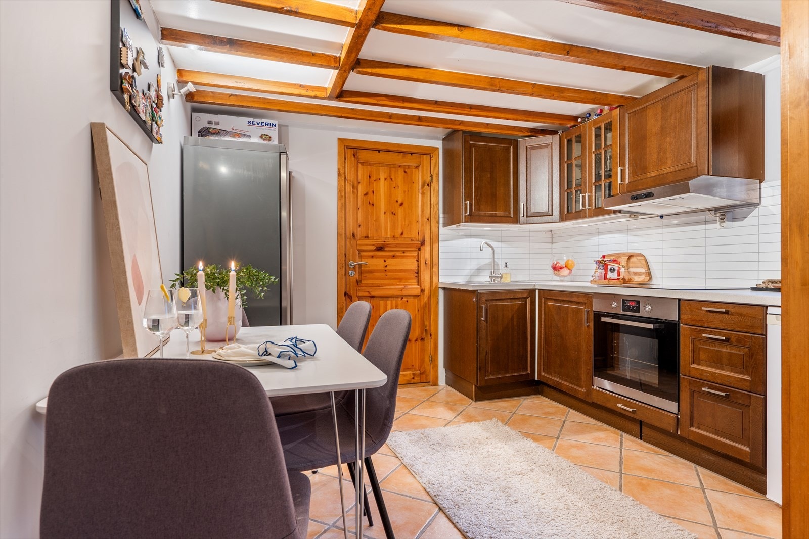 Entré/gang, kjøkken, baderom/vaskerom og stue/ soverom i underetasje. Galleribilde