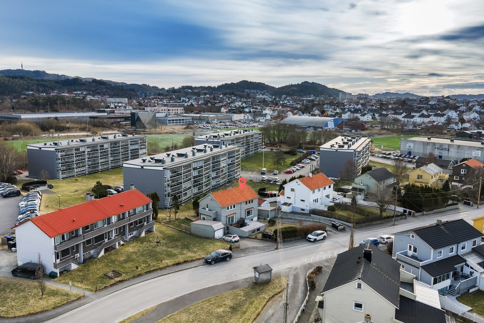 Hyggelig boligområde med en god blanding av unge, eldre og småbarnsfamilier. Galleribilde