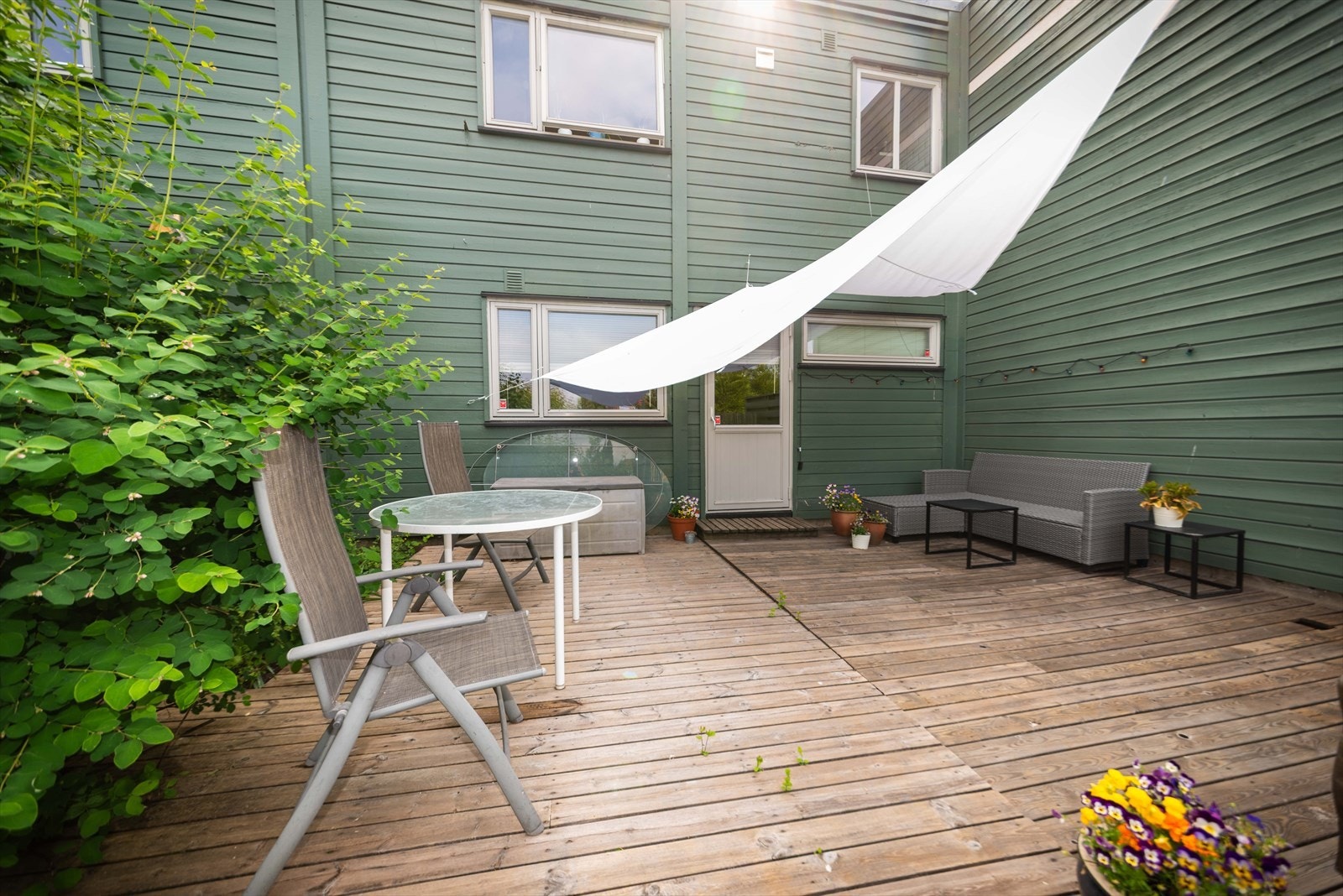 God plass til diverse utemøbler. Galleribilde
