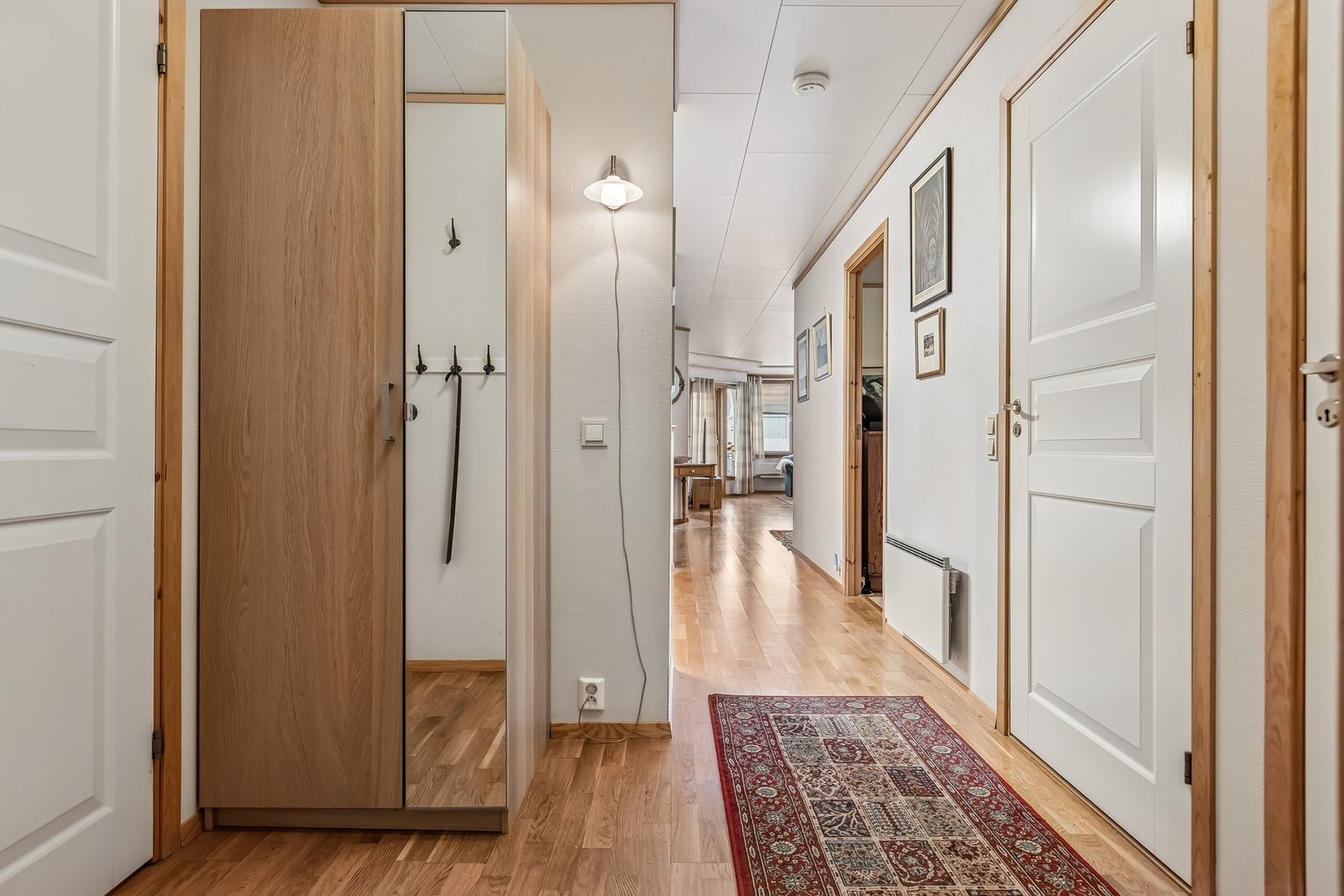 Entré på 5,1 m² - Med fleksible muligheter for skap og annen smart oppbevaring. Galleribilde