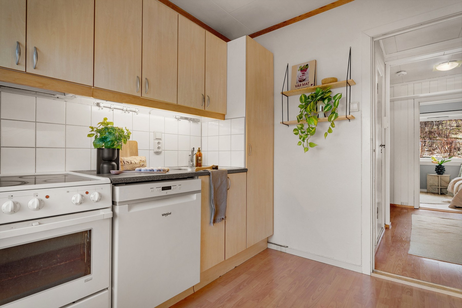 Varmtvannstank plassert i høyskap Galleribilde