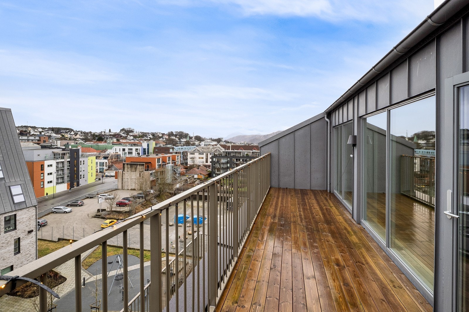 Flott terrasse med gode solforhold Galleribilde