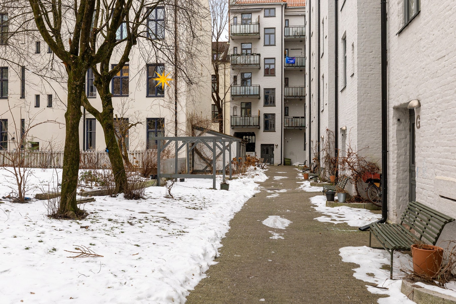 Borettslaget har idyllisk felles bakgård. Galleribilde