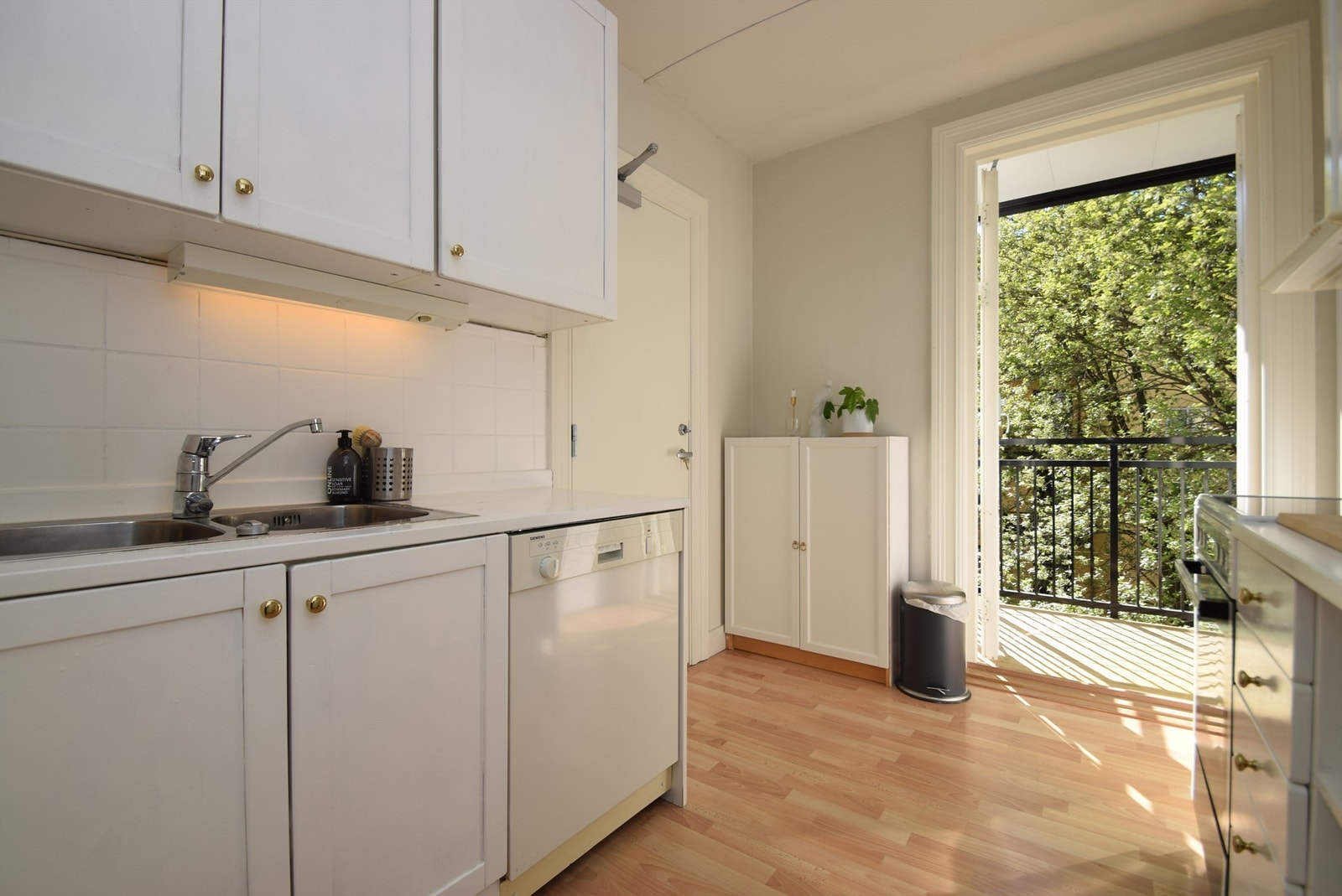 Stort kjøkken. Galleribilde