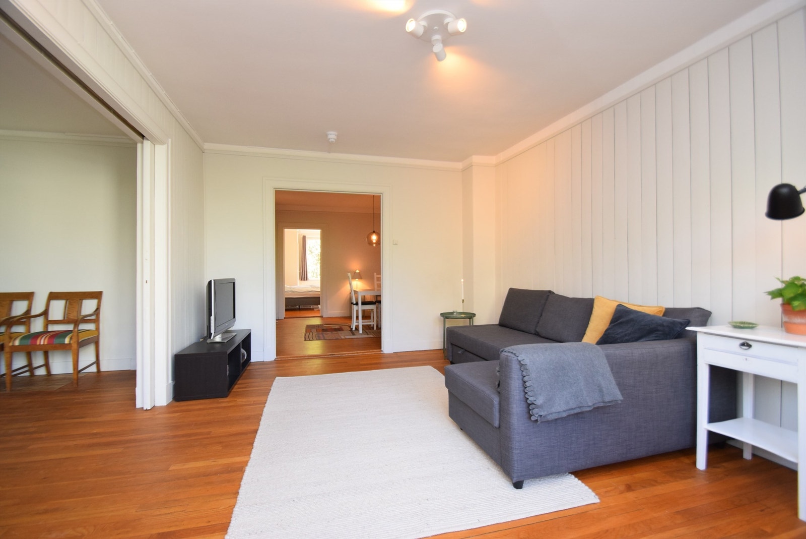 Stue sett fra balkongen. Galleribilde