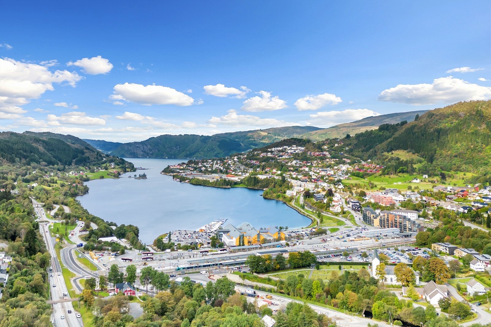 Øyrane Torg og Arna terminal. Galleribilde