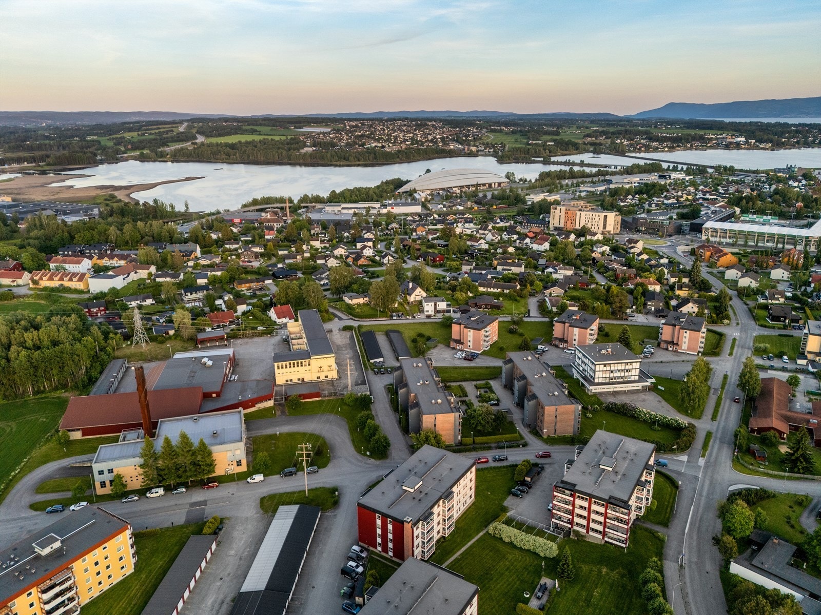 I nærheten av leiligheten er det et sammenhengende kulturlandskap og grøntområde. Galleribilde