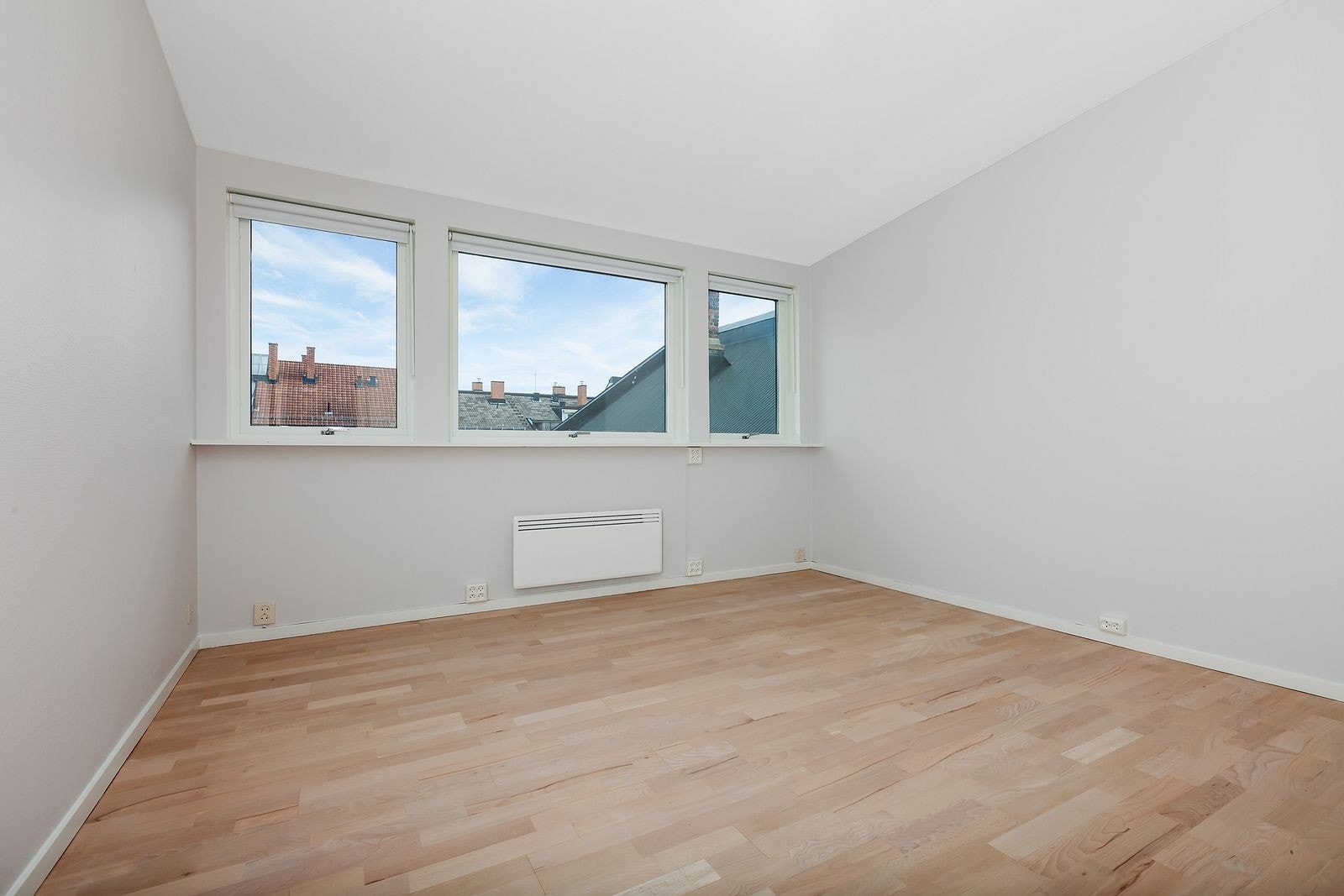 Hovedsoverommet vender inn mot bakgården. Galleribilde