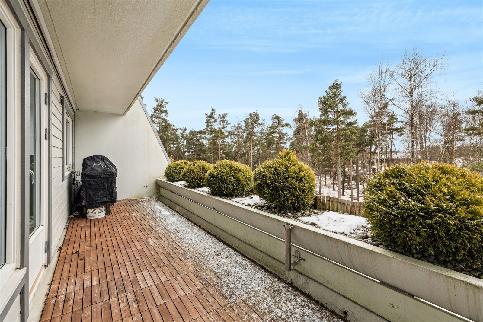 Hyggelig utsyn mot grønt arealer Galleribilde