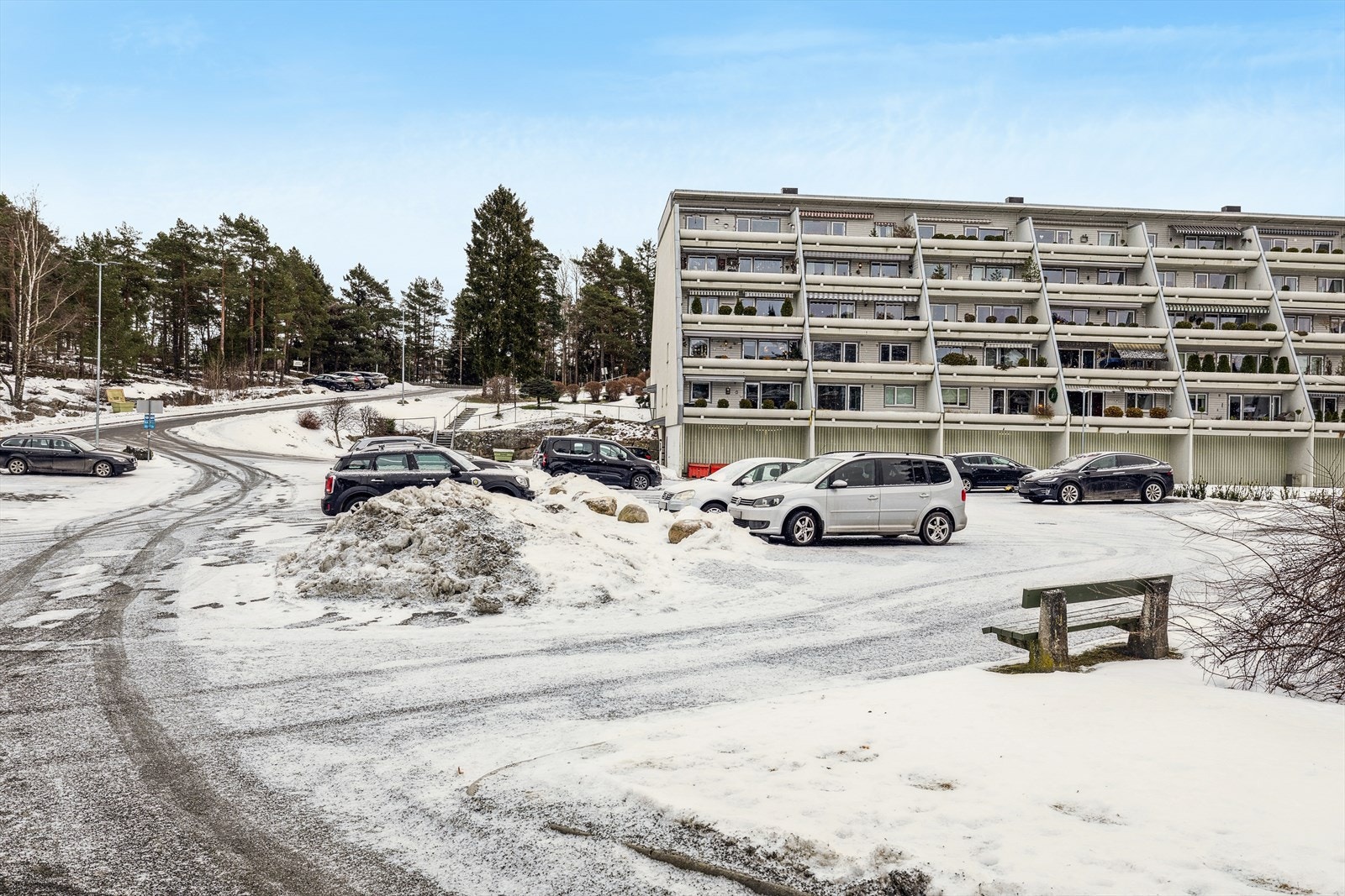 Stor gjesteparkering Galleribilde