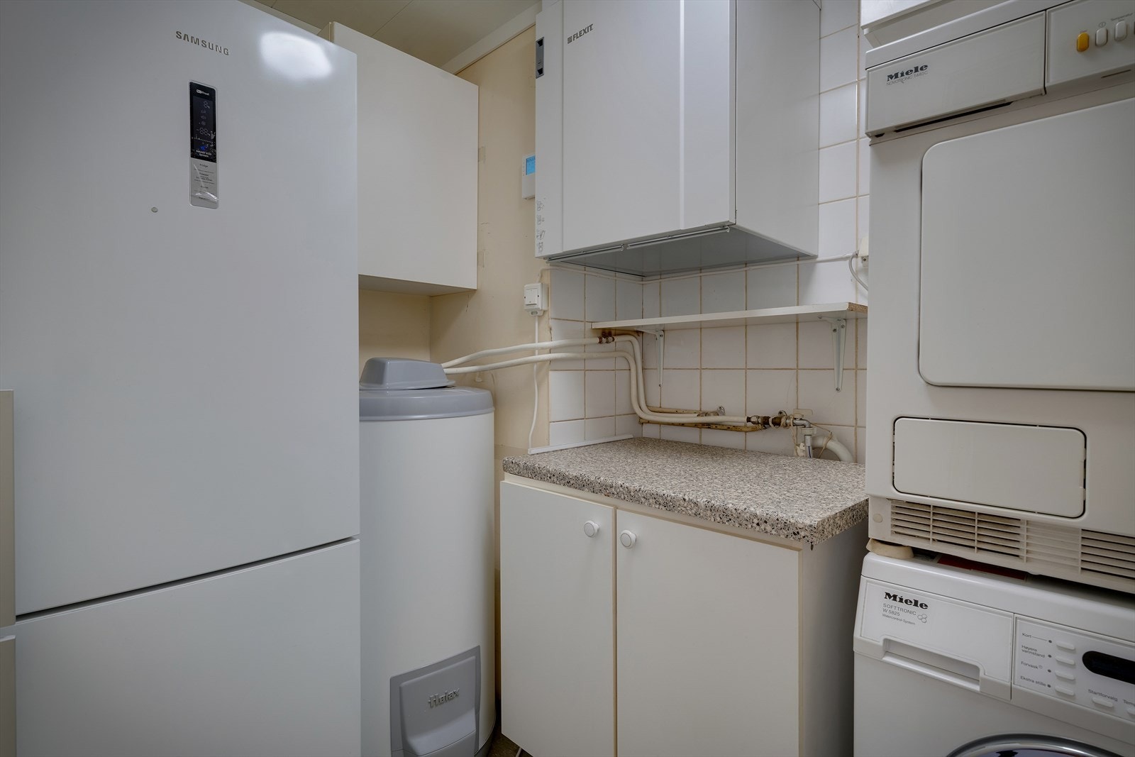 - Praktisk med separat vaskerom - Galleribilde