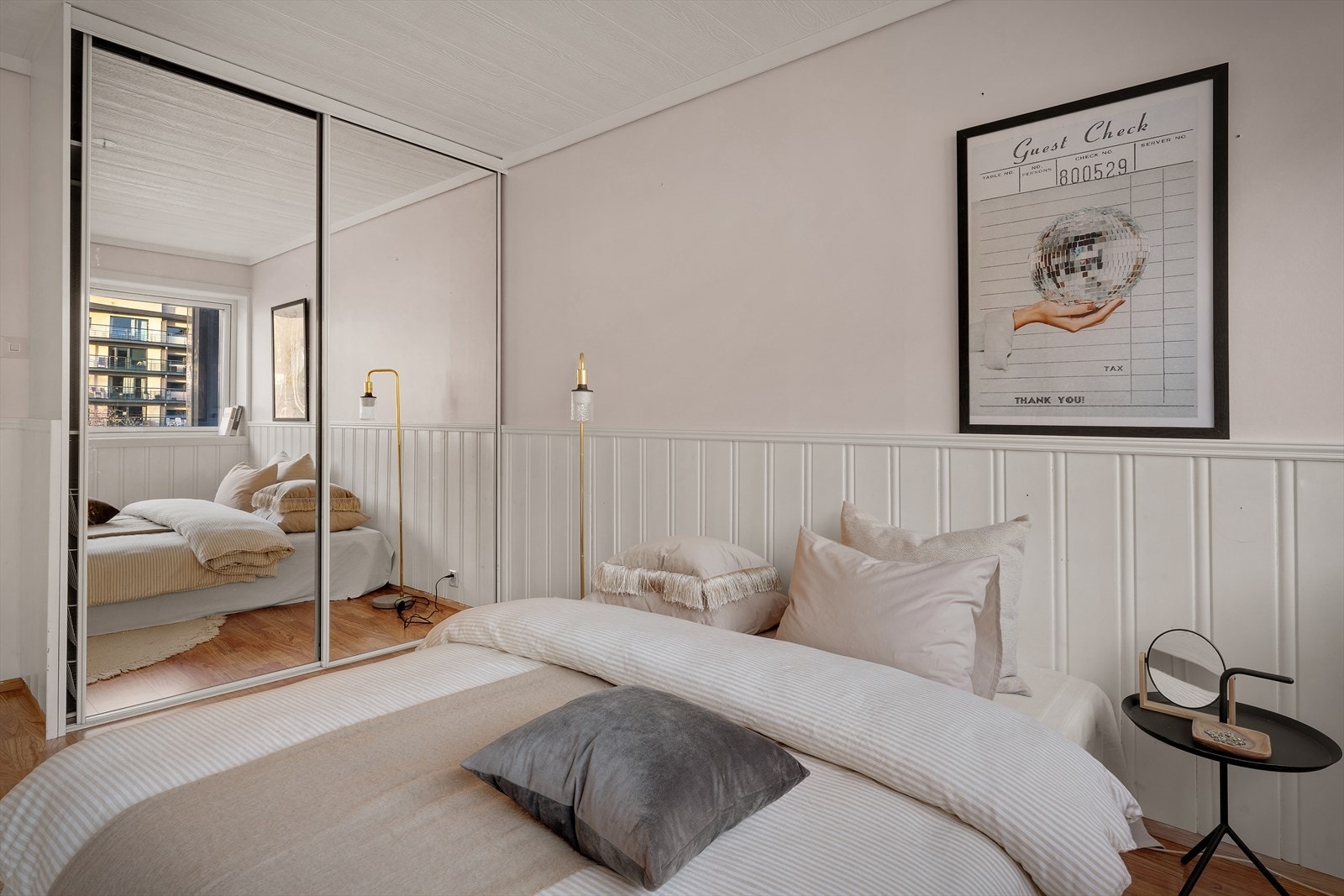 - Merk praktisk skyvedørsgarderobe - Galleribilde