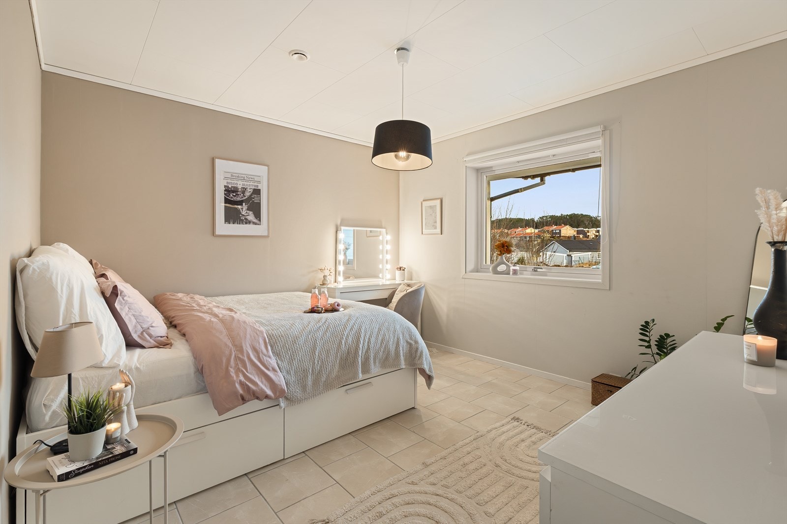 Soverommet har eget baderom like utenfor rommet. Galleribilde