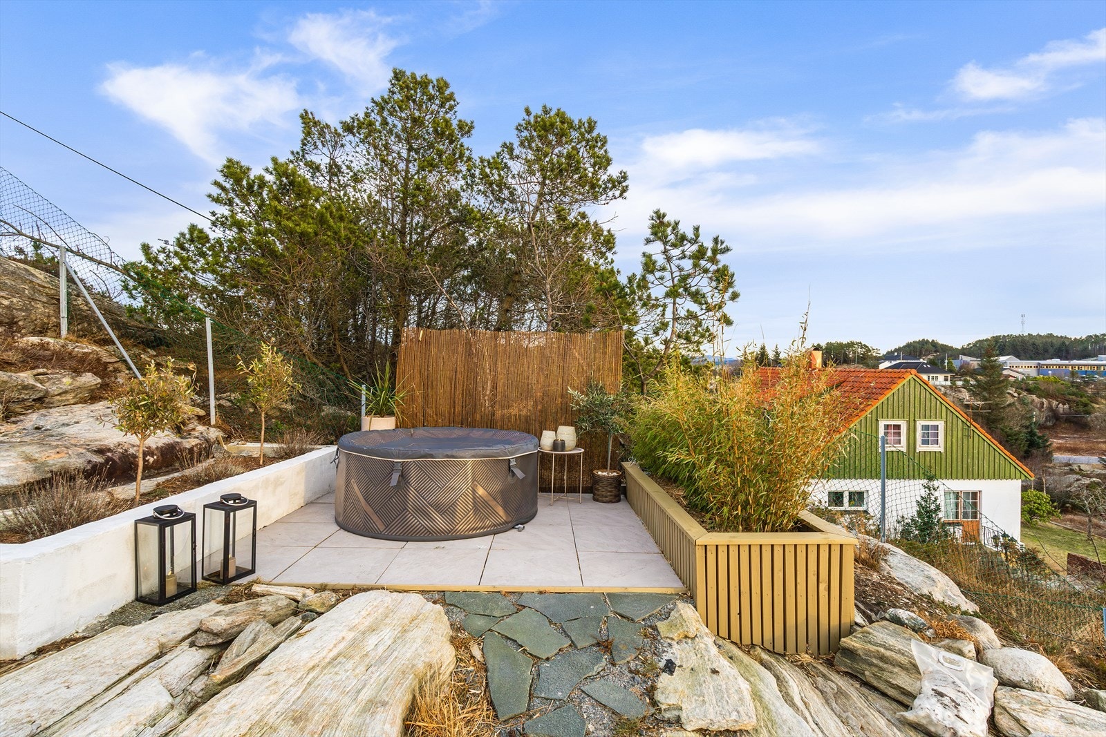 Nyt roen i privat jacuzzi. Galleribilde