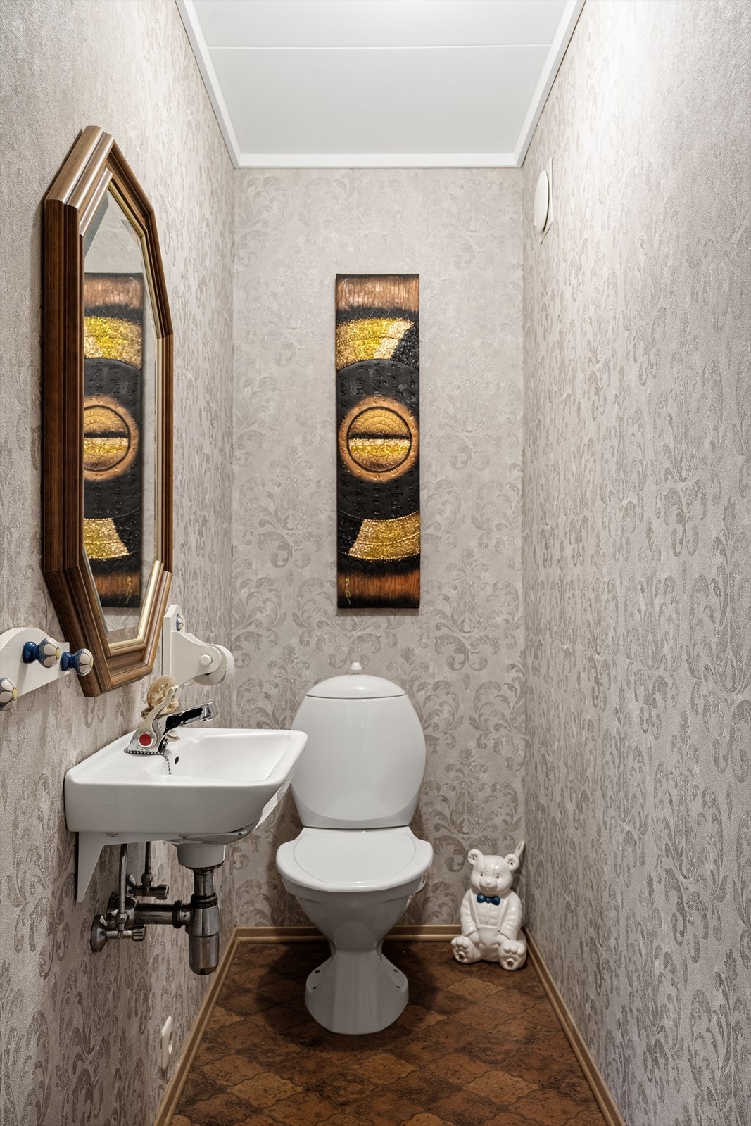 I etasjen er det et praktisk gjestetoalett Galleribilde