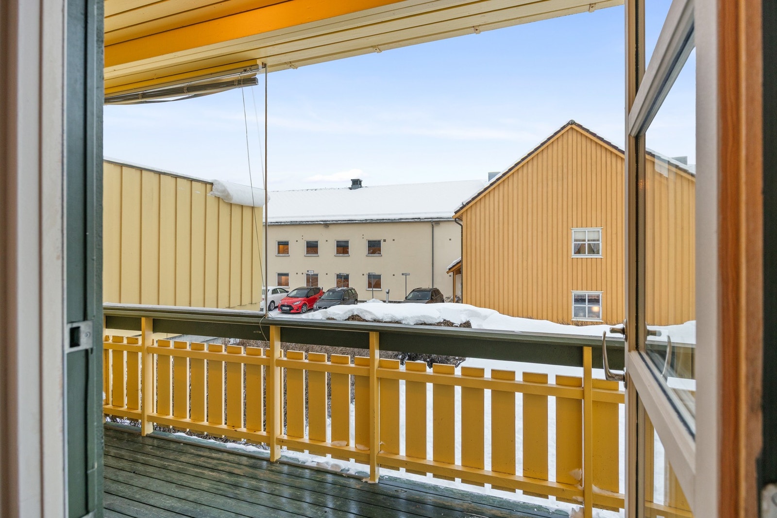 Fra stuen er det utgang til terrasse på ca 7 kvm Galleribilde