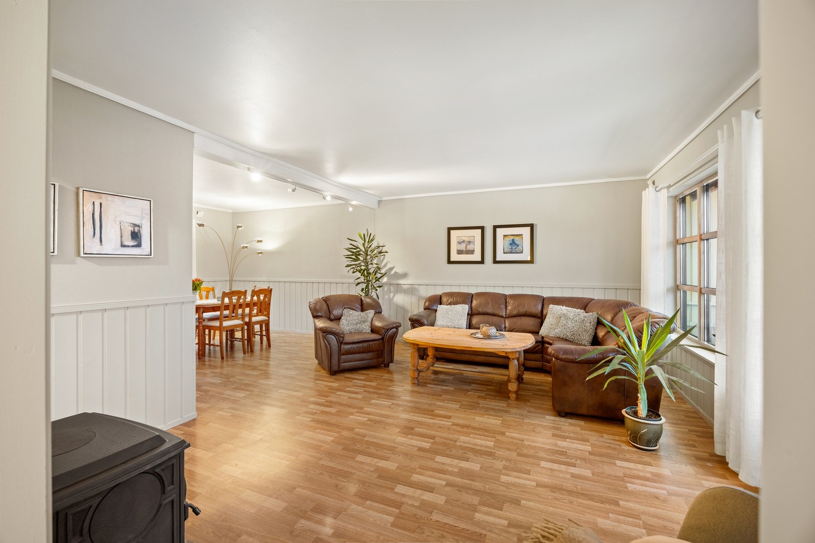 Det er oppvarming fra varmepumpe, vedfyring og elektrisitet Galleribilde