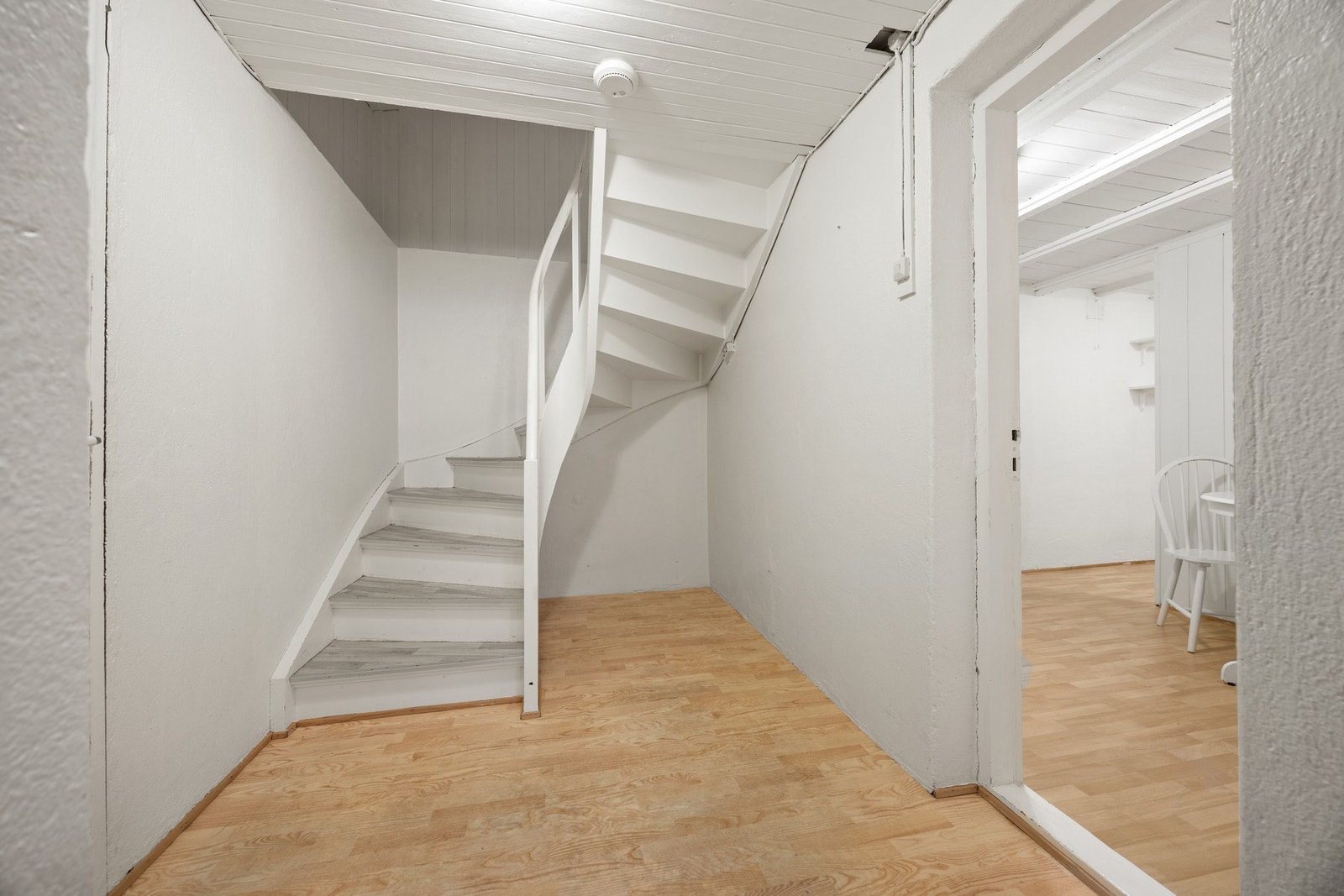 Trapperom ned til kjeller- ca 6 kvm Galleribilde