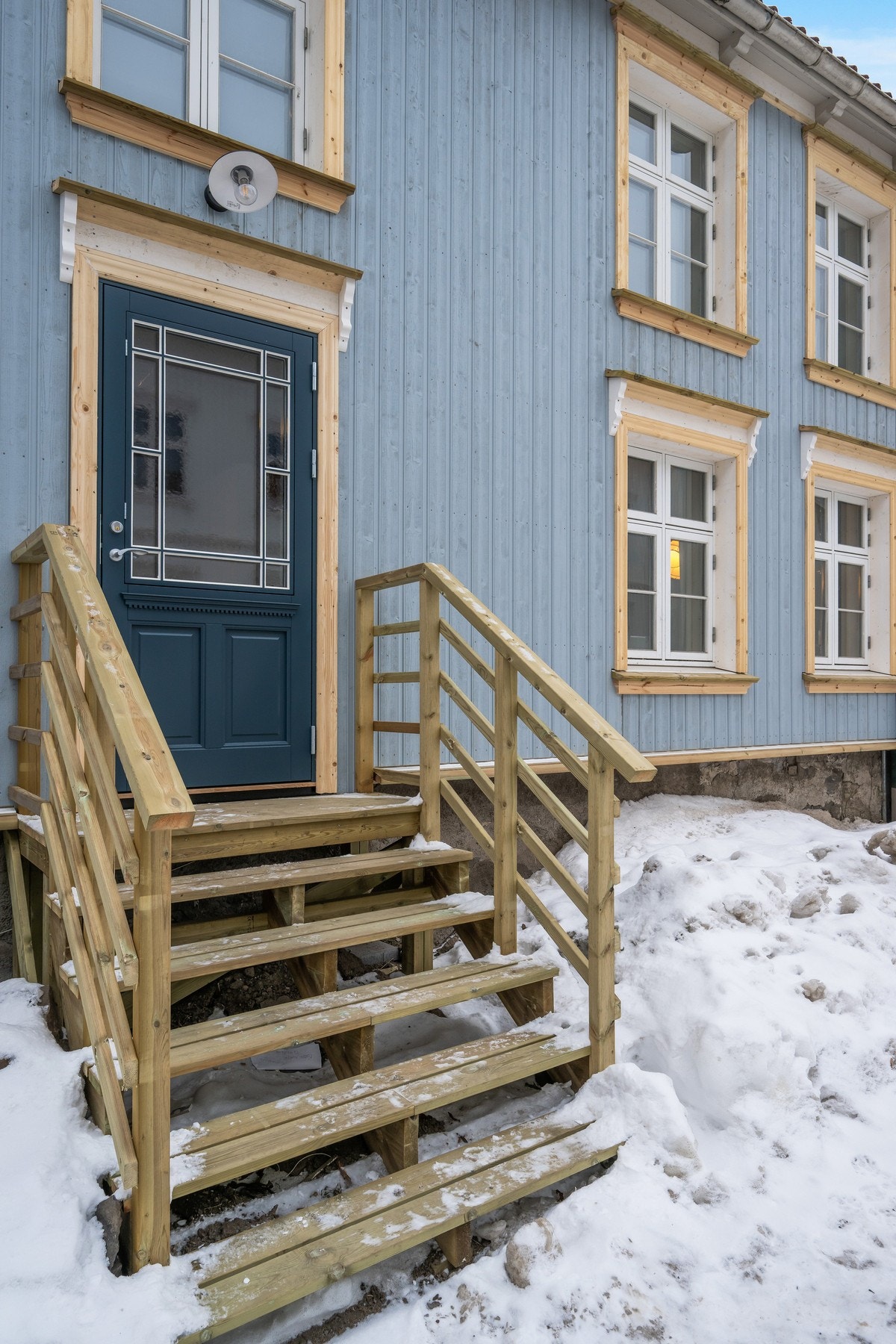 Selger har gjennomført vesentlige påkostninger i senere tid med blant annet skifte av hovedytterdør og fasade på de fleste vegger Galleribilde