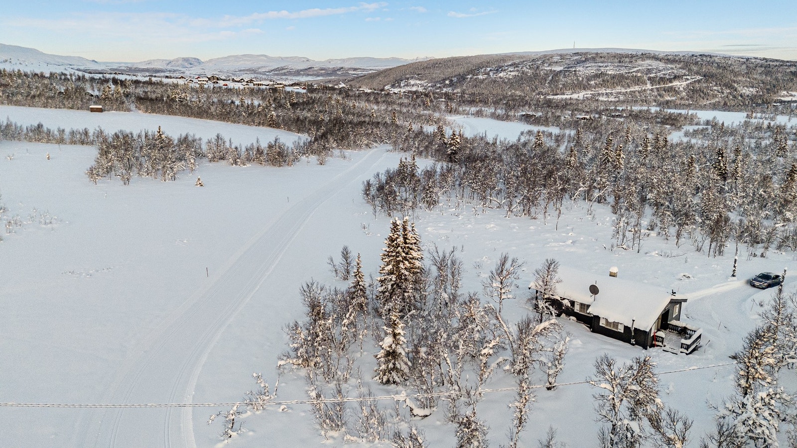 Skiløypa går rett forbi hytta! Galleribilde