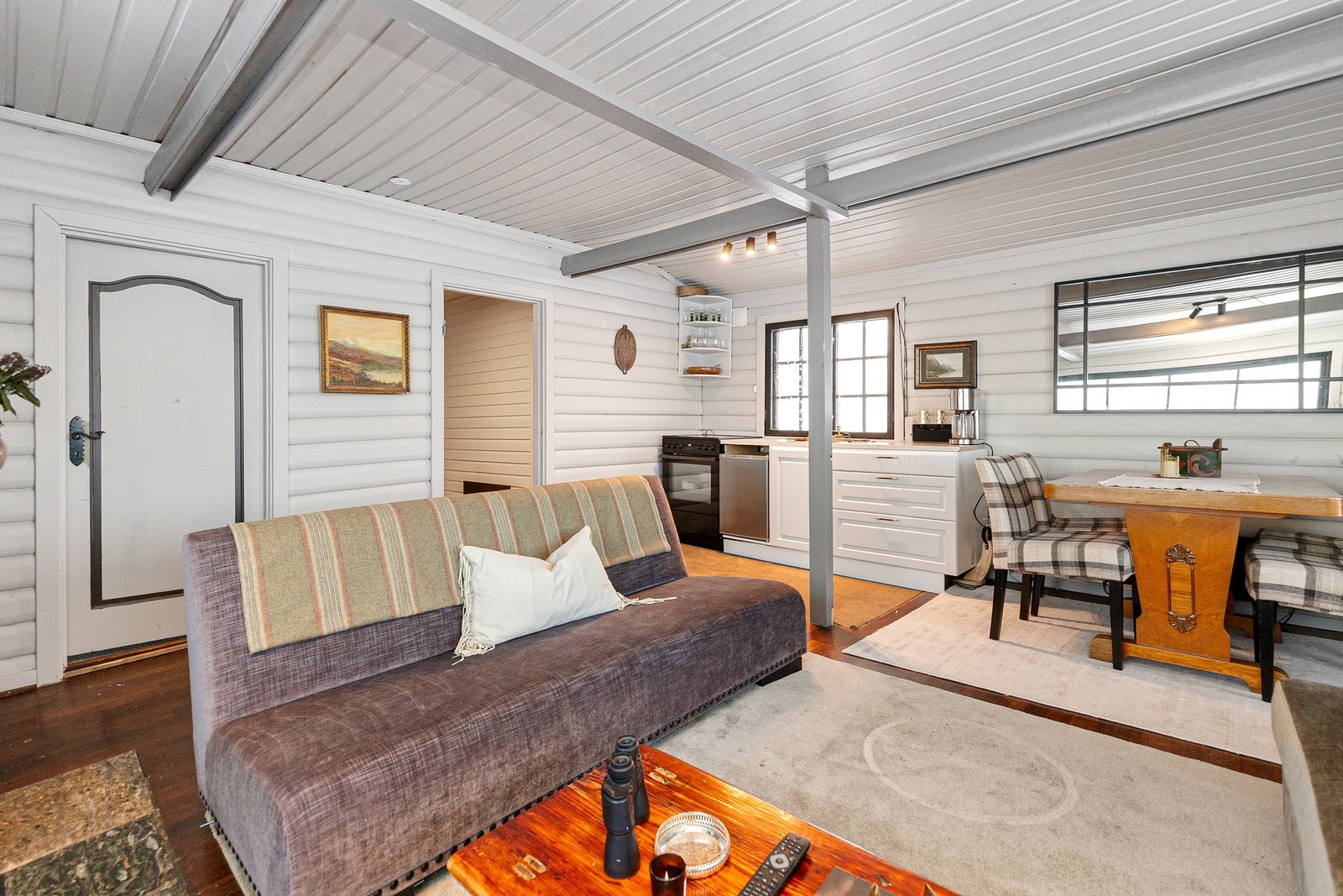 Stue, spisestue og kjøkken i åpen løsning Galleribilde