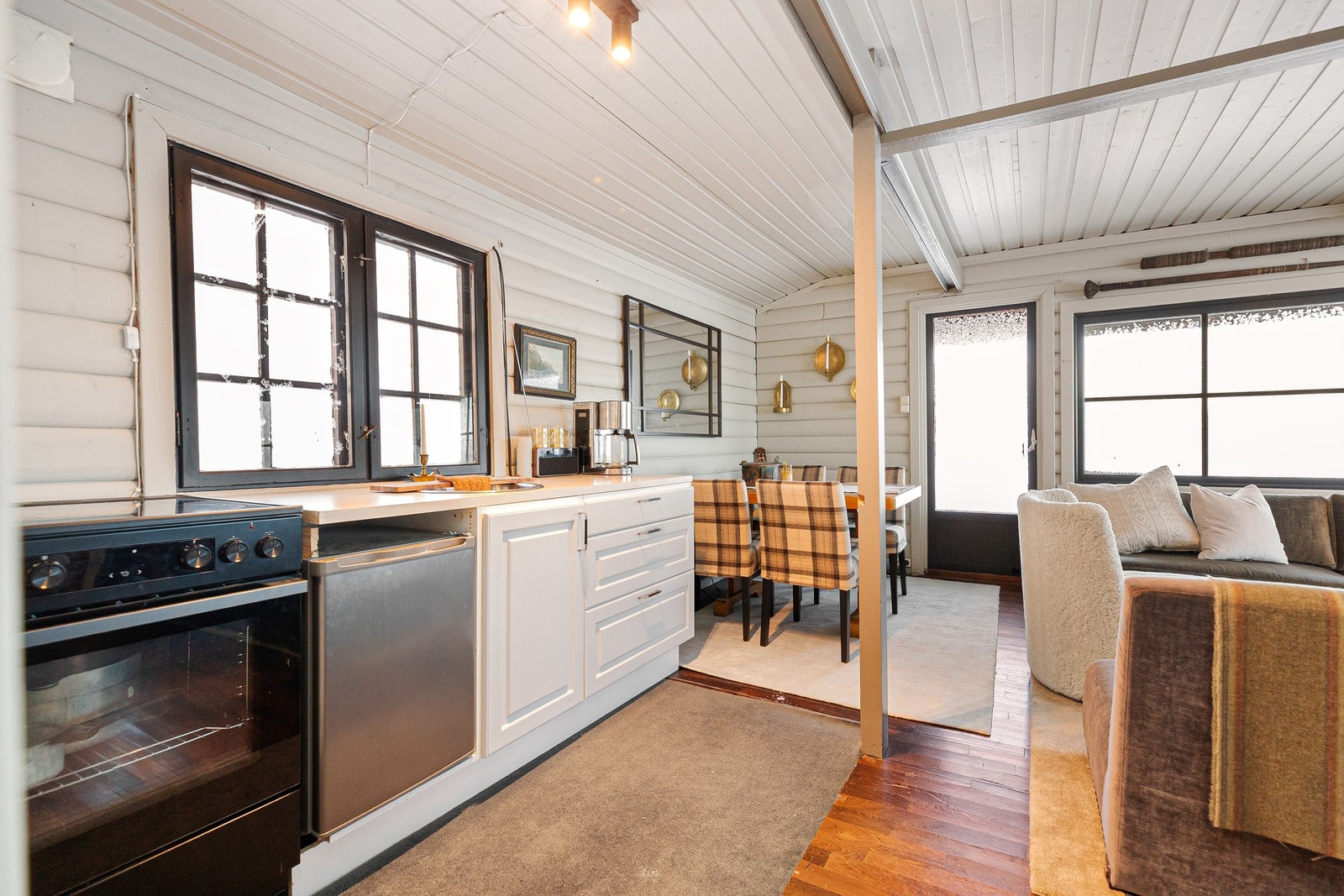 Den åpne løsningen gjør dette til et rom det er hyggelig å være sosial i. Galleribilde