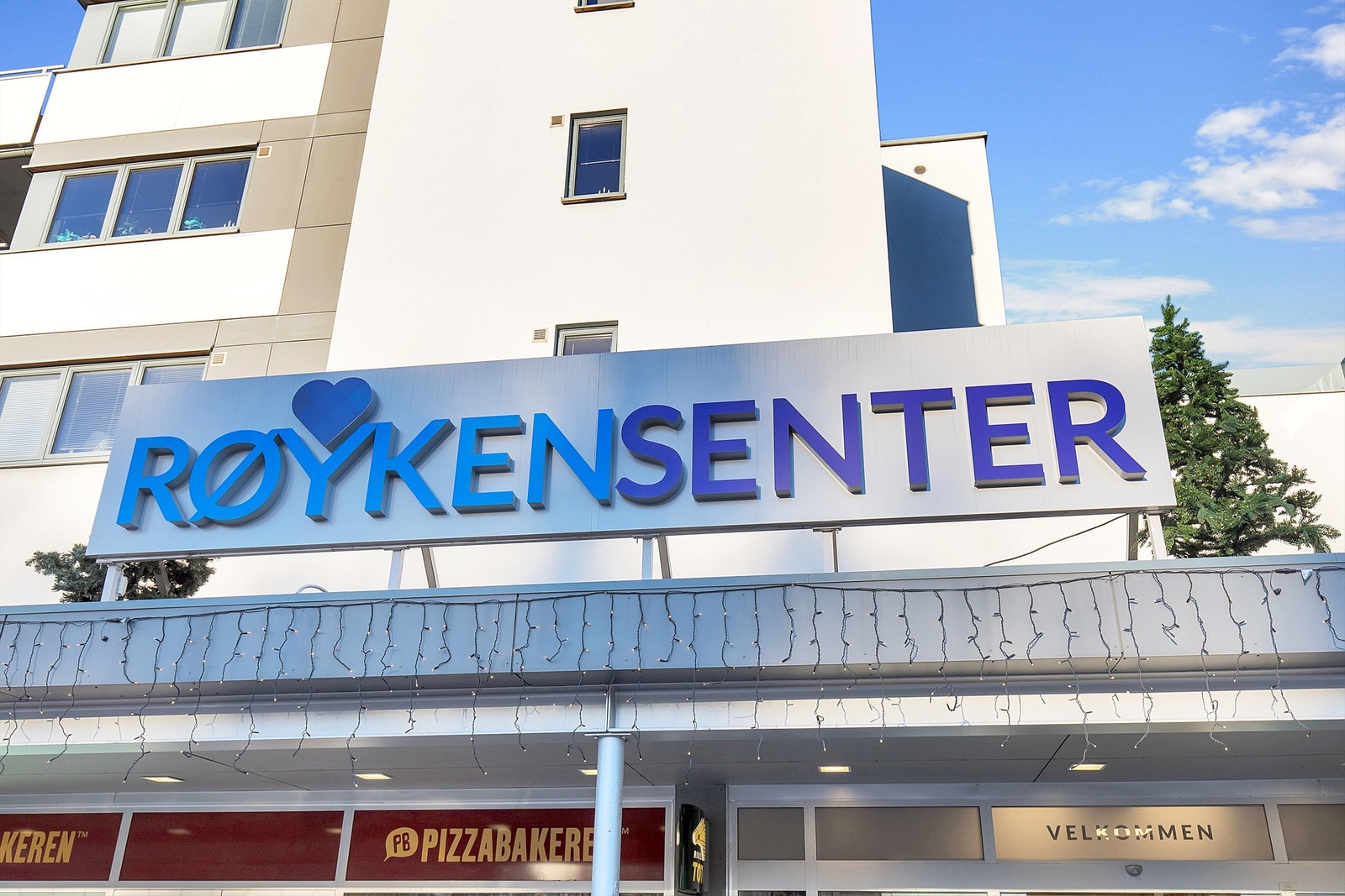 Gangavstand til Røyken senter med diverse forretninger Galleribilde