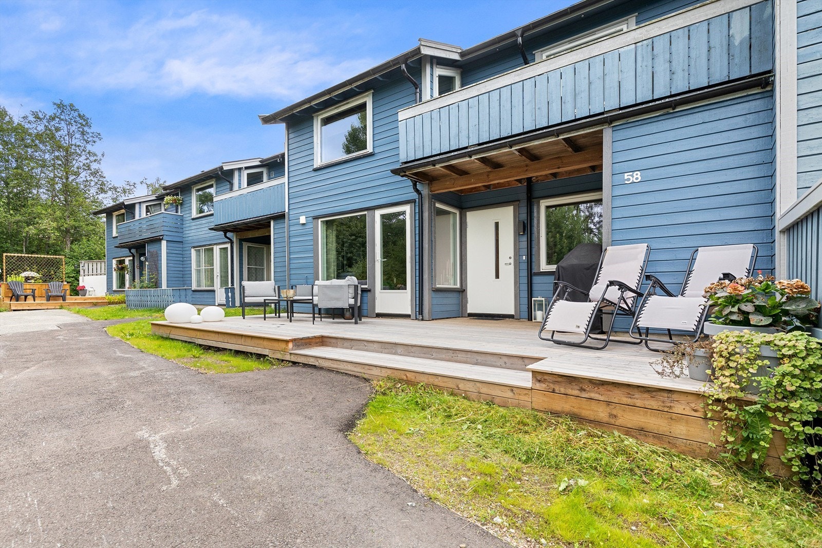 Moderne og påkostet leilighet beliggende sentralt men tilbaketrukket til i Røyken sentrum Galleribilde