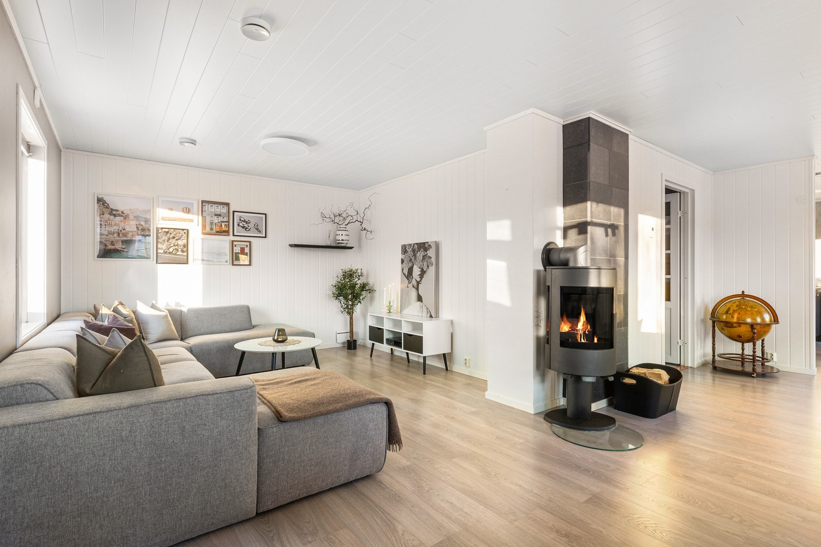 Stuen blir et naturlig samlingspunkt i boligen Galleribilde