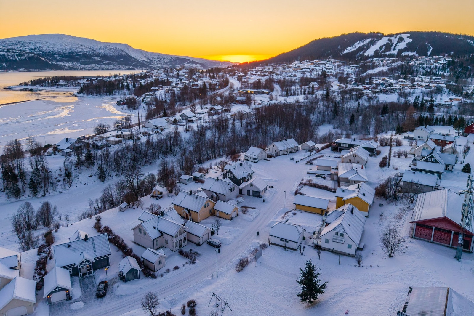 Her bor du med kort avstand til skole, barnehage, dagligvarehandel og offentlig transport Galleribilde