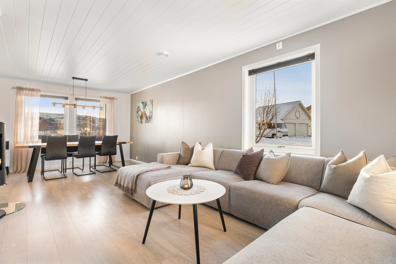 Boligens planløsning gjør det enkelt for nye eiere og sette sitt eget preg på inventar Galleribilde