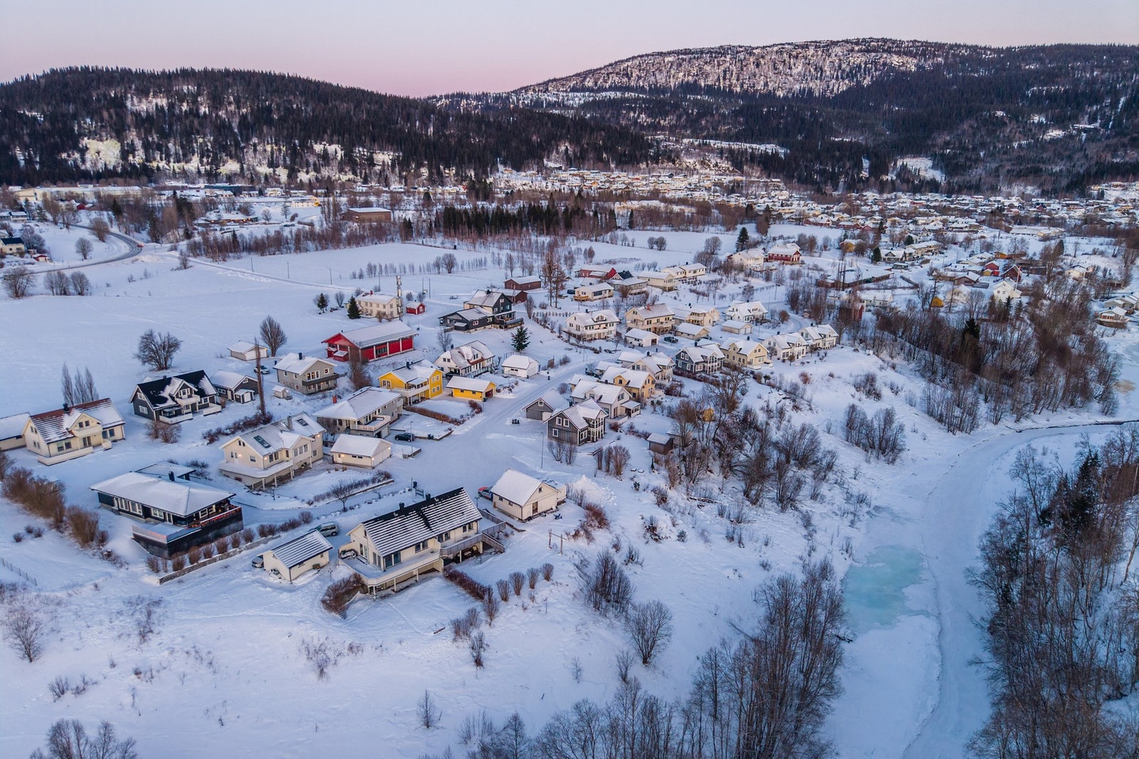 Et rolig og barnevennlig boområde med nærhet til fantastiske turmuligheter Galleribilde