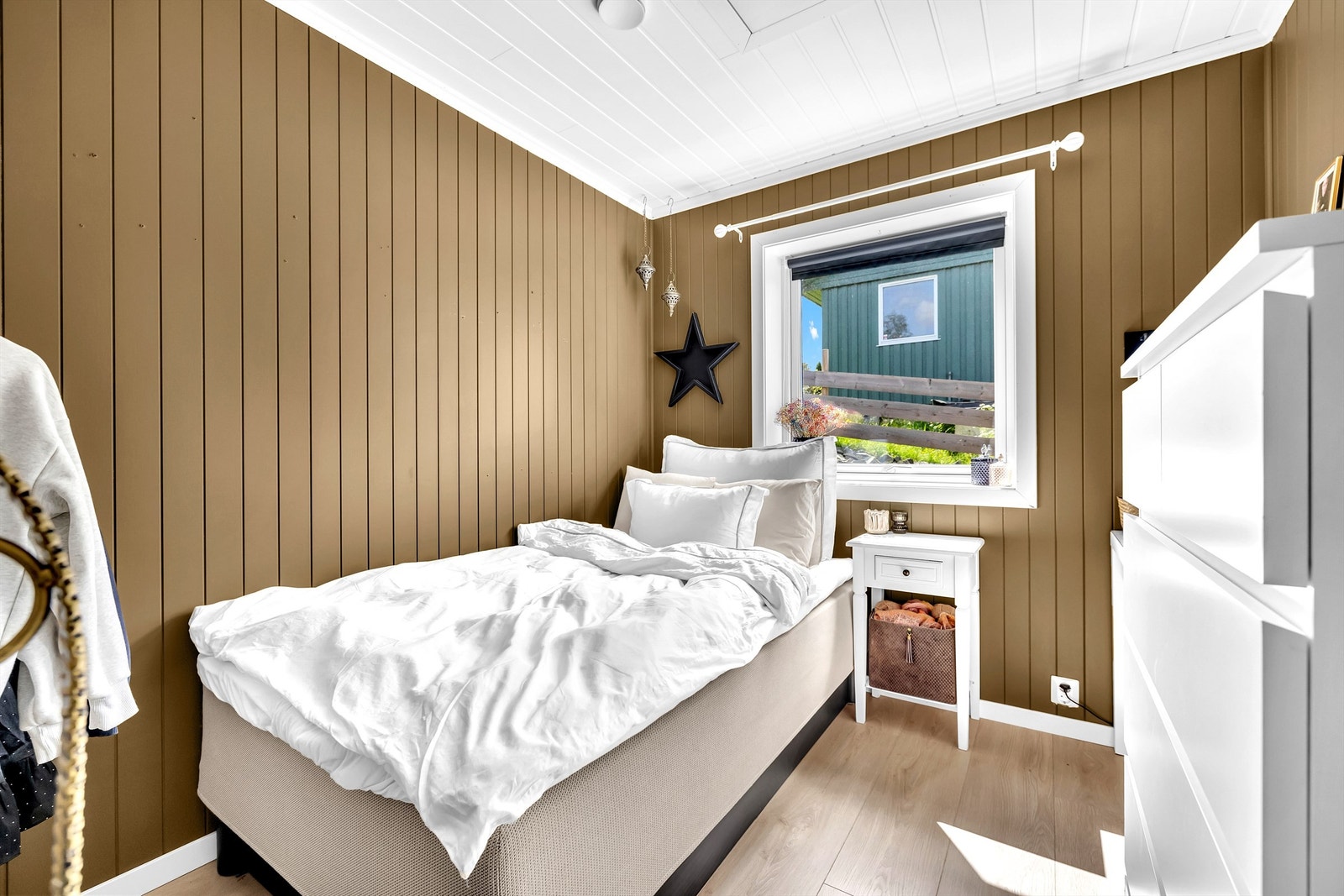 Rom benyttet som soverom (ikke godkjent til varig opphold, godkjent som bod/teknisk rom). Galleribilde