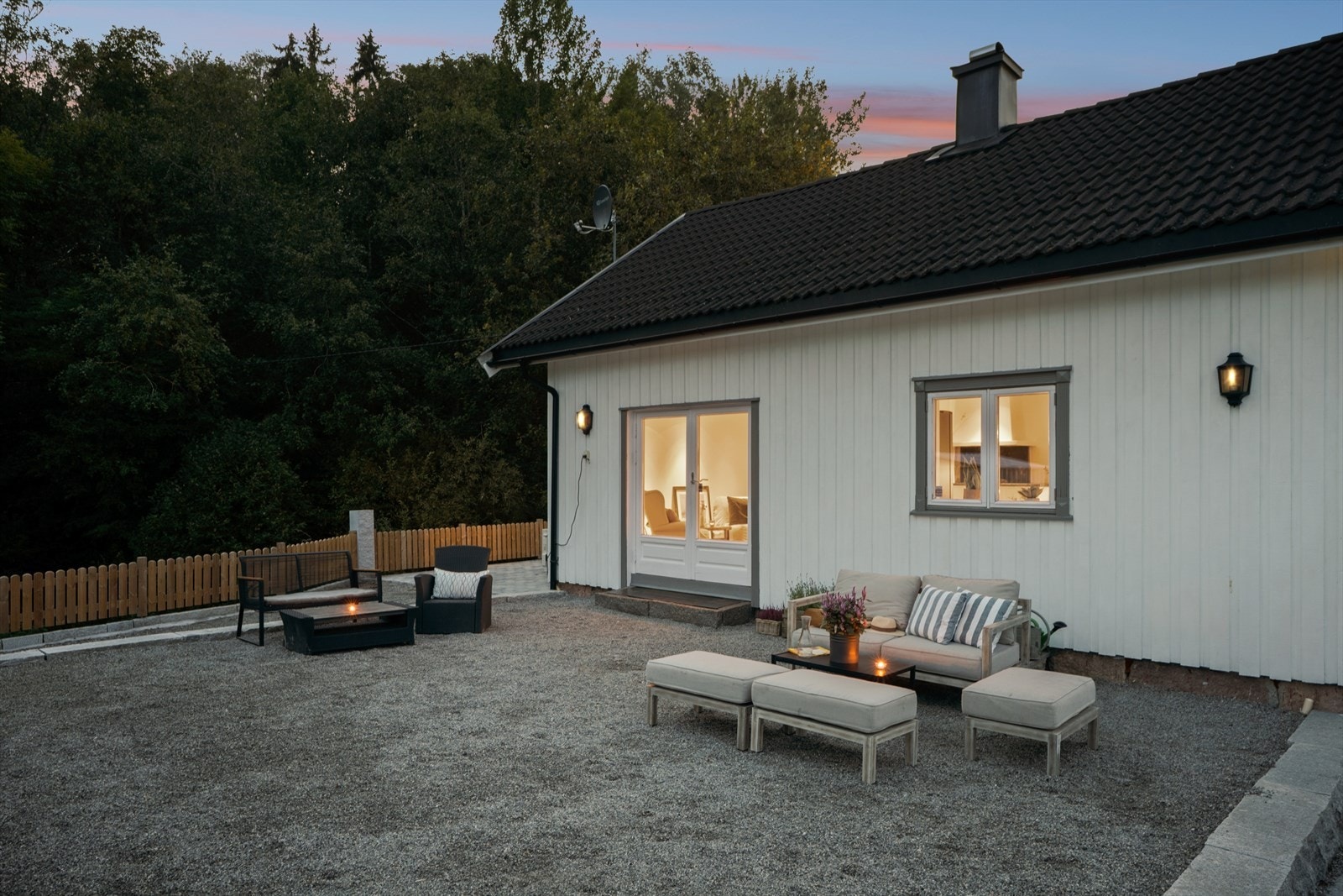 Her kan man nyte en hyggelig kveldsstund i idylliske omgivelser Galleribilde