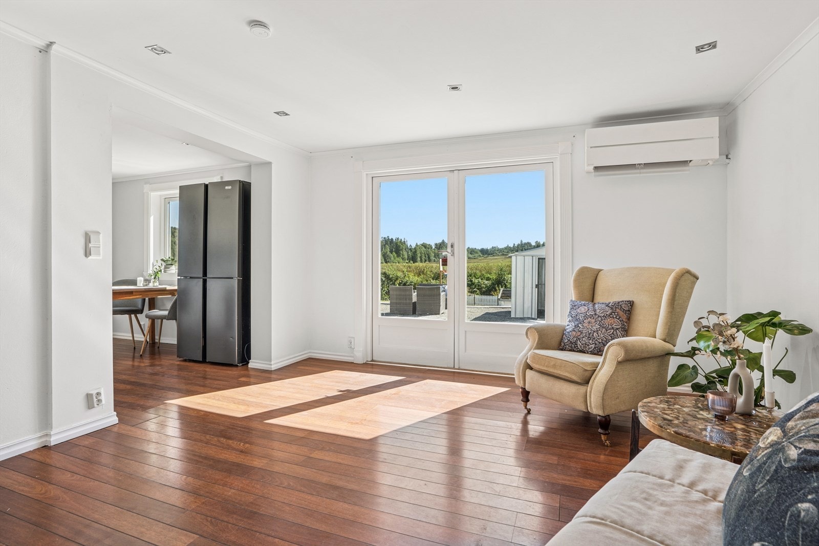 Fra stuen er det utgang til et herlig sydvendt uteområde Galleribilde