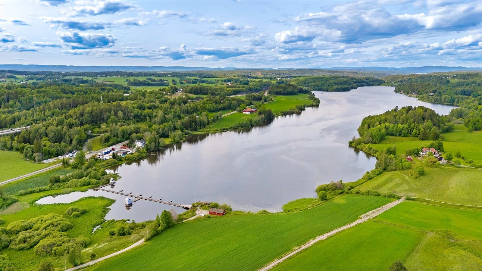 Boligen ligger like ved idylliske Årungen Galleribilde