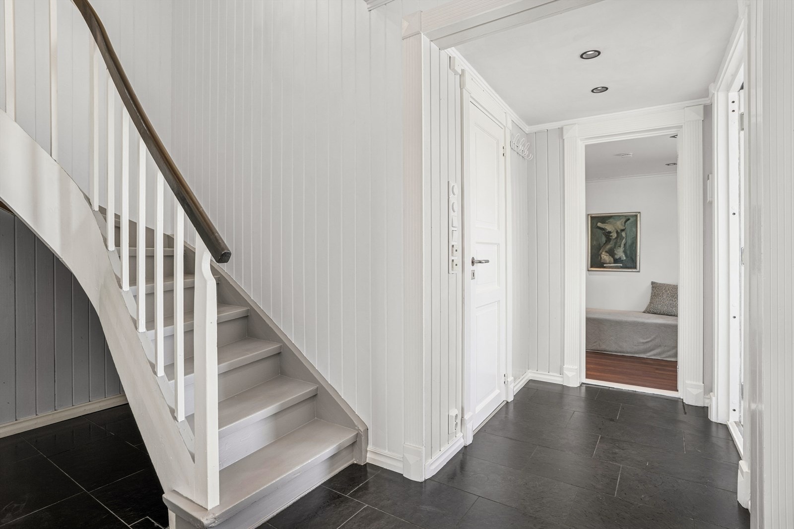 I første etasje finner man bad/vaskerom og to fine soverom Galleribilde