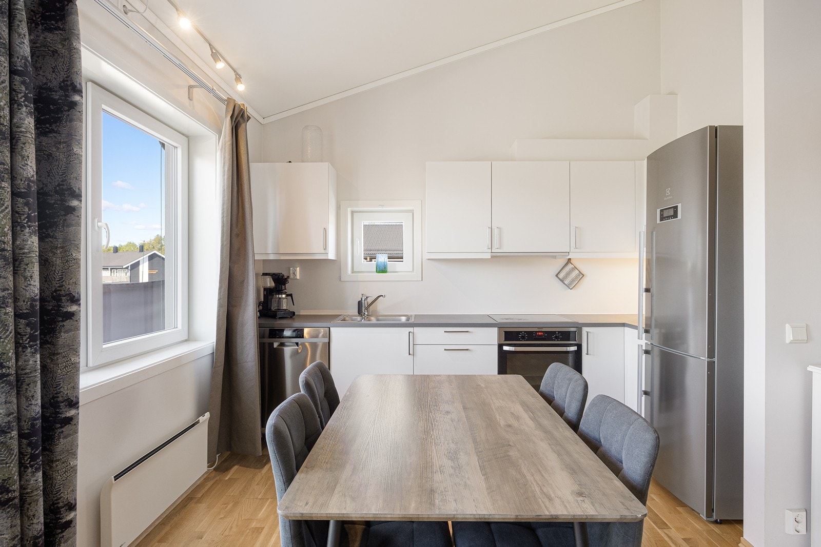 Kjøkken med spiseplass Galleribilde