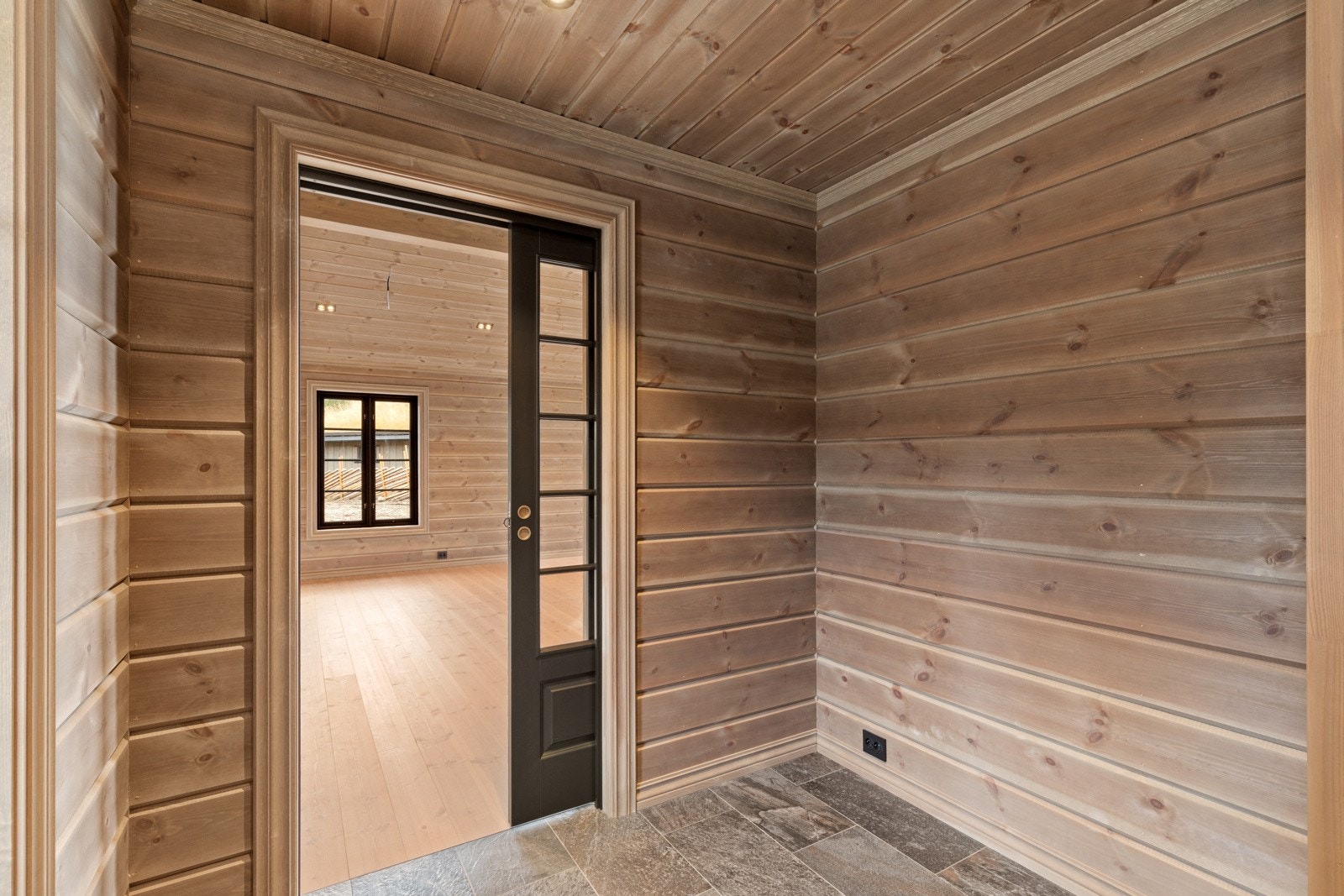 Skyvedør mellom gang og stue/kjøkken Galleribilde