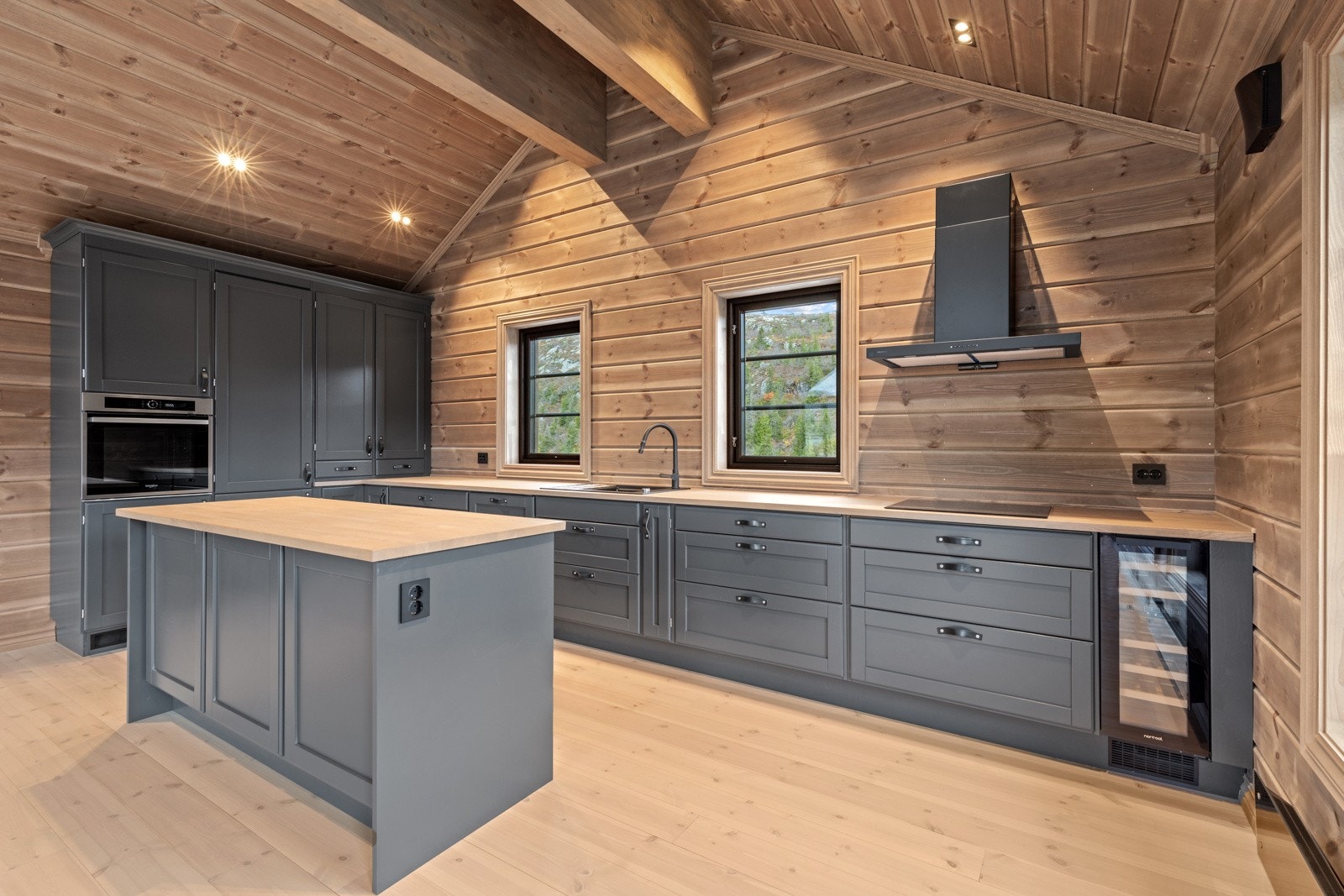 Moderne og tidsriktig kjøkken fra Kistefoss møbler Galleribilde