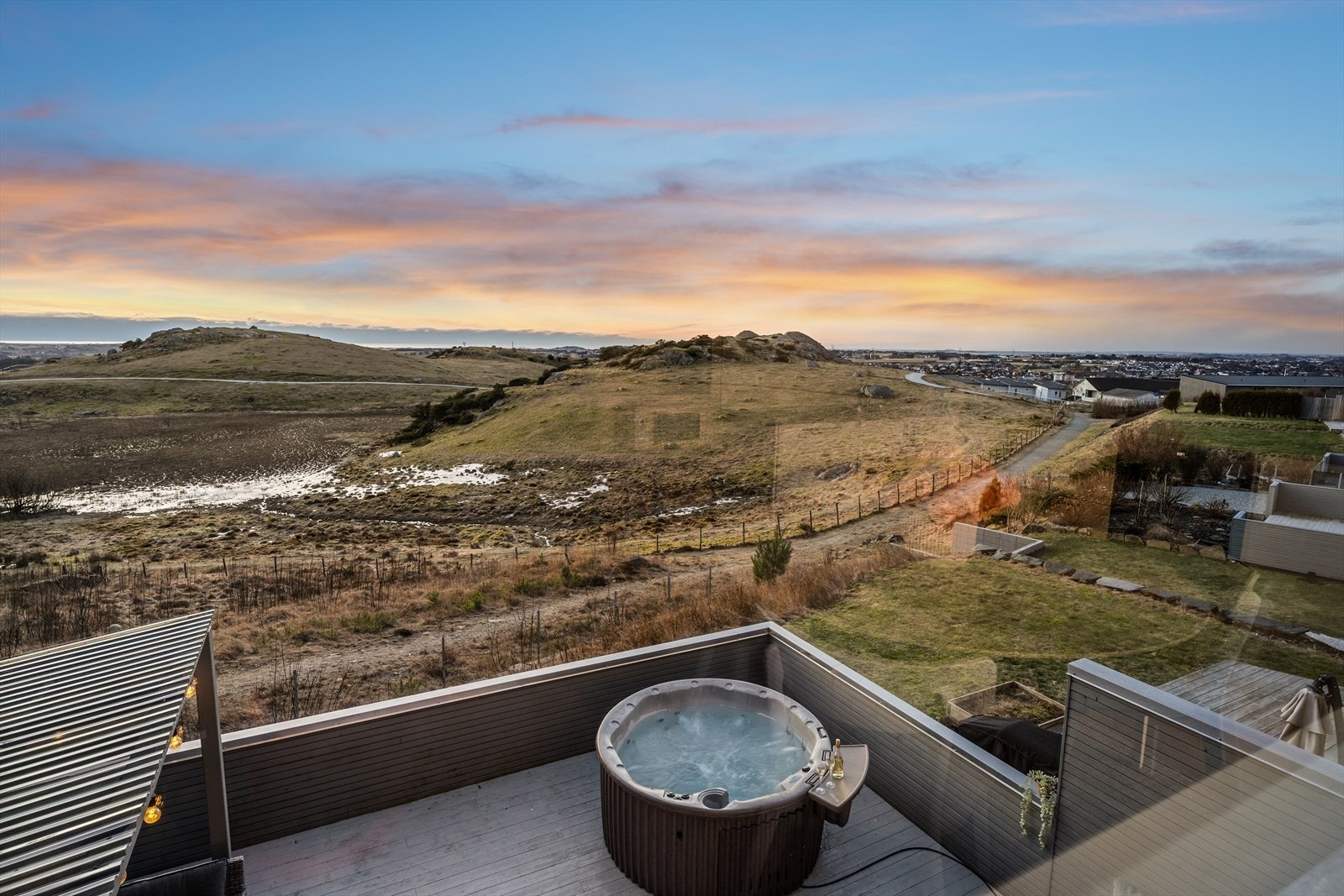 Boligfeltet ligger høyt i terrenget og kan by på en fin utsikt! Galleribilde