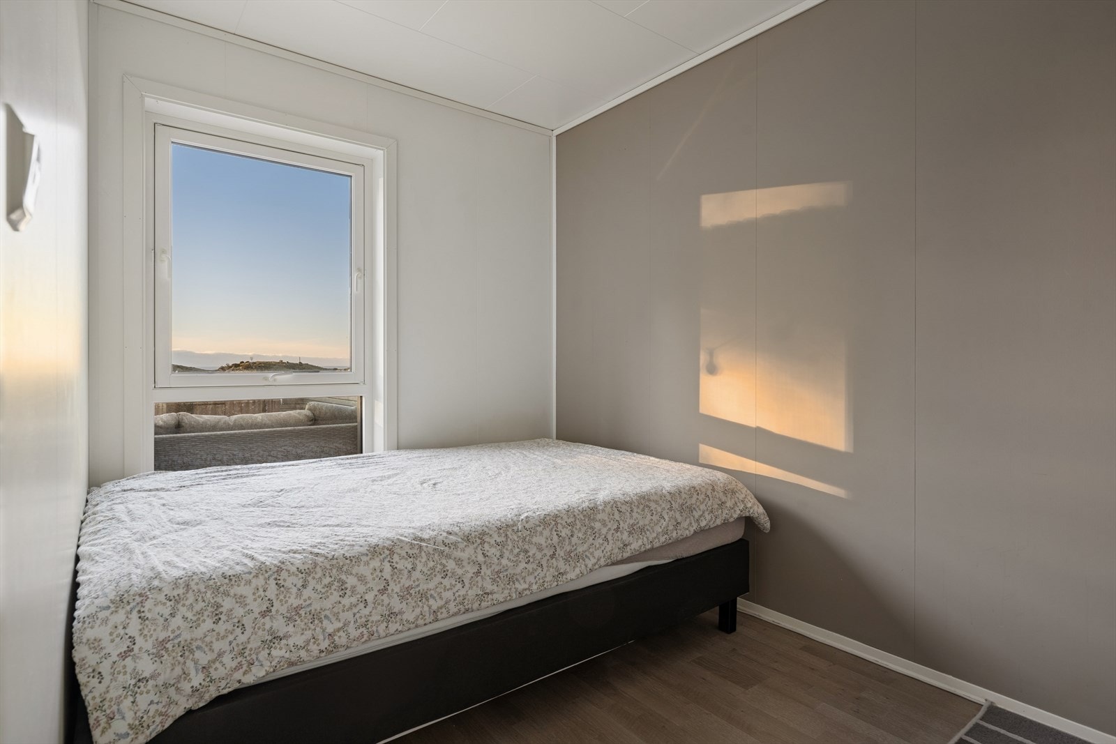 Soverommene har samme kvalitet på vegger, tak og gulv som i resten av boligen Galleribilde